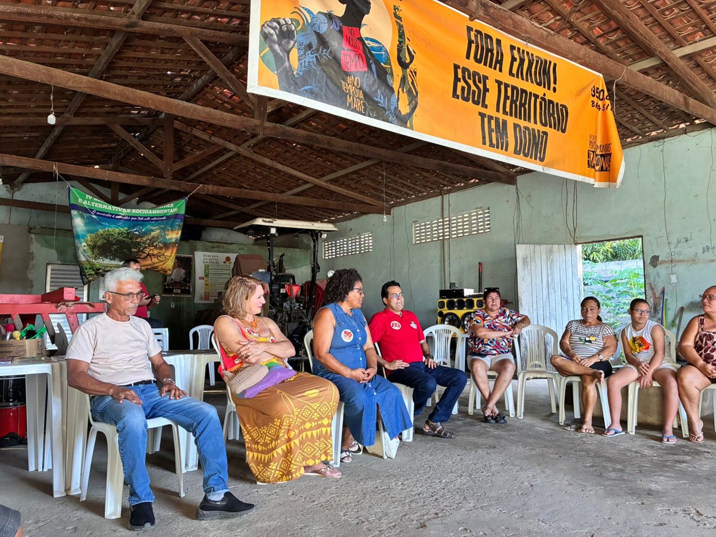 Linda Brasil participa de plenária do MPA no Povoado Tenório, em Neópolis, sob faixa 'Fora Exxon! Esse território tem dono'